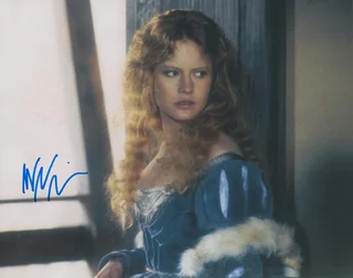 Jennifer Jason Leigh autograph