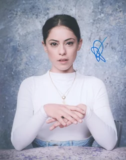 Rosa Salazar autograph