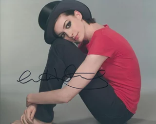 Anne Hathaway autograph