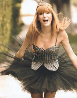 Bella Thorne autograph