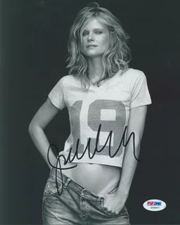 Joelle Carter autograph