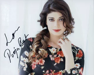 Pooja Batra autograph