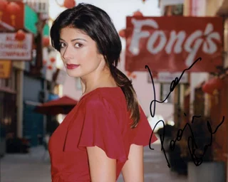 Pooja Batra autograph