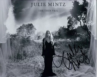 Julie Mintz autograph
