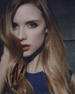 Aria Sirvaitis autograph