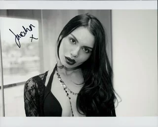 Juvahn Victoria autograph