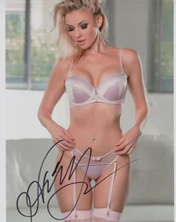 Anya Areva autograph