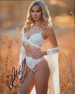 Anya Areva autograph