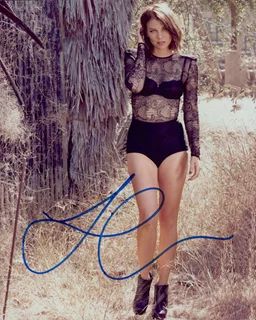 Lauren Cohan autograph