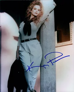 Kelly Preston autograph