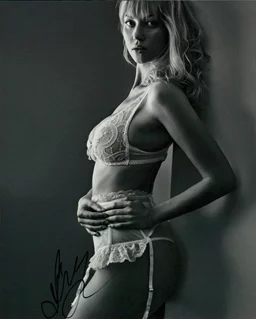 Anya Areva autograph