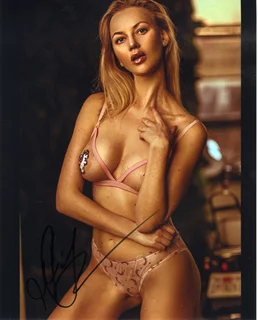 Anya Areva autograph