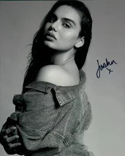 Juvahn Victoria autograph