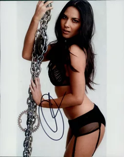 Olivia Munn autograph