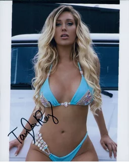 Taylor Ray autograph