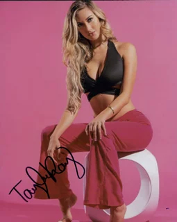 Taylor Ray autograph
