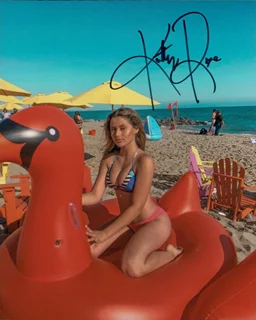 Kaitlyn Rose autograph