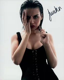 Juvahn Victoria autograph