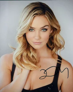 Tessa Mossey autograph