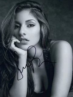 Tracy Perez autograph