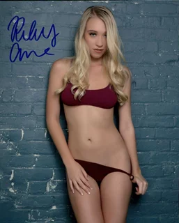 Riley Anne autograph