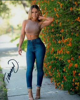 Tamra Dae autograph