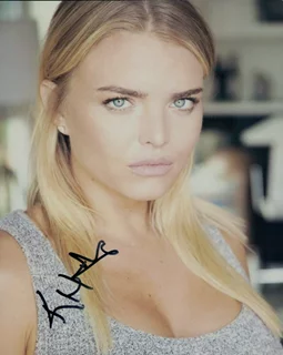 Kiersten Hall autograph