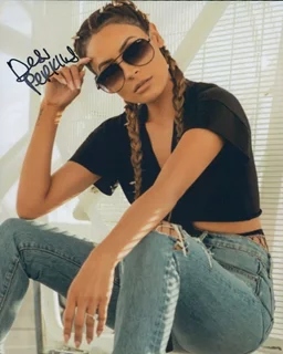 Desi Perkins autograph