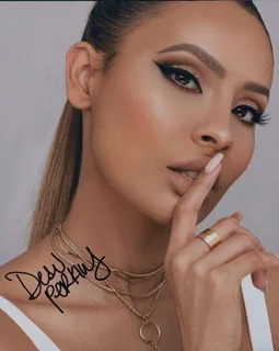 Desi Perkins autograph