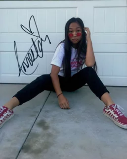 Anneston Pisayavong autograph