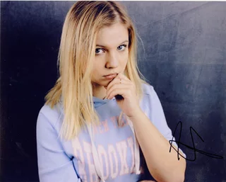 Hannah Swain autograph