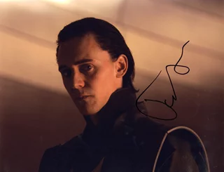 Tom Hiddleston autograph