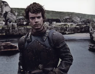 Alfie Allen autograph