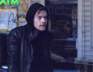 Alfie Allen autograph