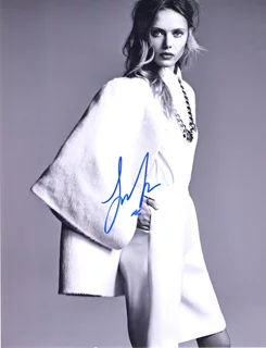 Frida Gustavvson autograph