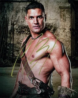 Manu Bennett autograph