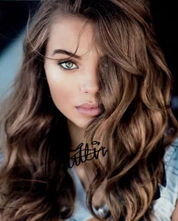 Caitlin Carmichael autograph