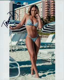 Tamra Dae autograph