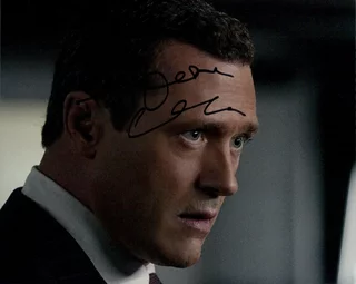 Jason O'Mara autograph