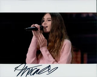 Makayla Phillips autograph