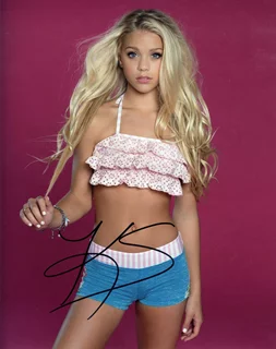 Kaylyn Slevin autograph