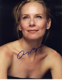 Amy Ryan autograph