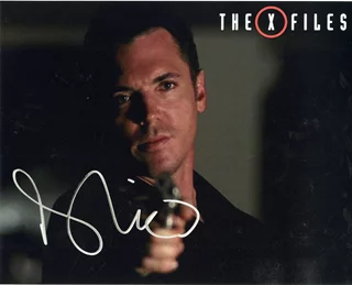 Nicholas Lea autograph