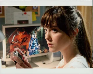 Mary Elizabeth Winstead autograph