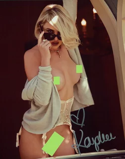 Kayslee Collins autograph