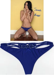 Sarah Russi autograph