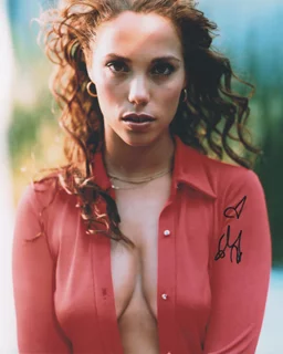 Elizabeth Berkley autograph