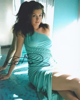 Anne Hathaway autograph