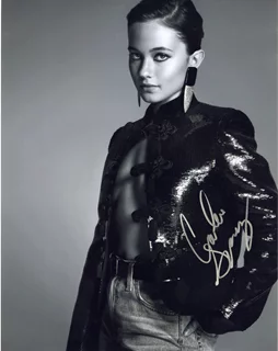 Cailee Spaeny autograph