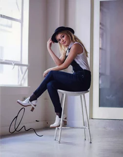 Olivia Holt autograph